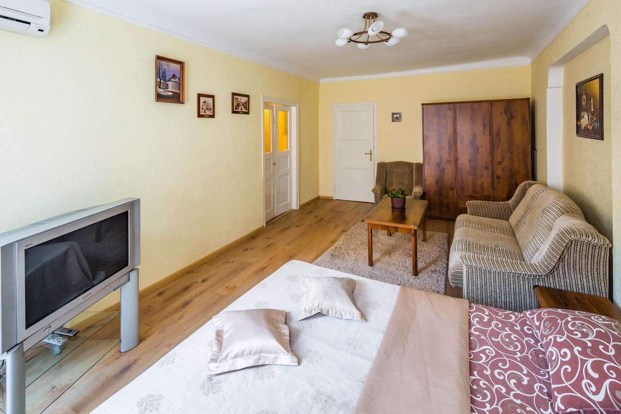 Apartment Krakivska 15 リヴィウ エクステリア 写真